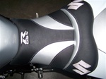 Custom GSXR 600/750/1000 Front Seat Black Carbon Fiber With Black/Silver/Chrome Embroidering